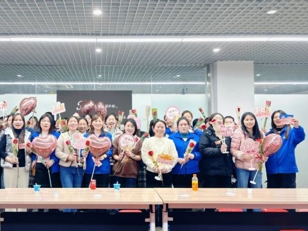 森豐集團(tuán)2025婦女節(jié)合照